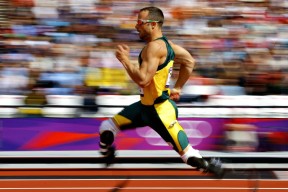 kaiyun中国官方网站-退役球员担任电视解说专业解读比赛受到观众喜爱，球员退役背景音乐