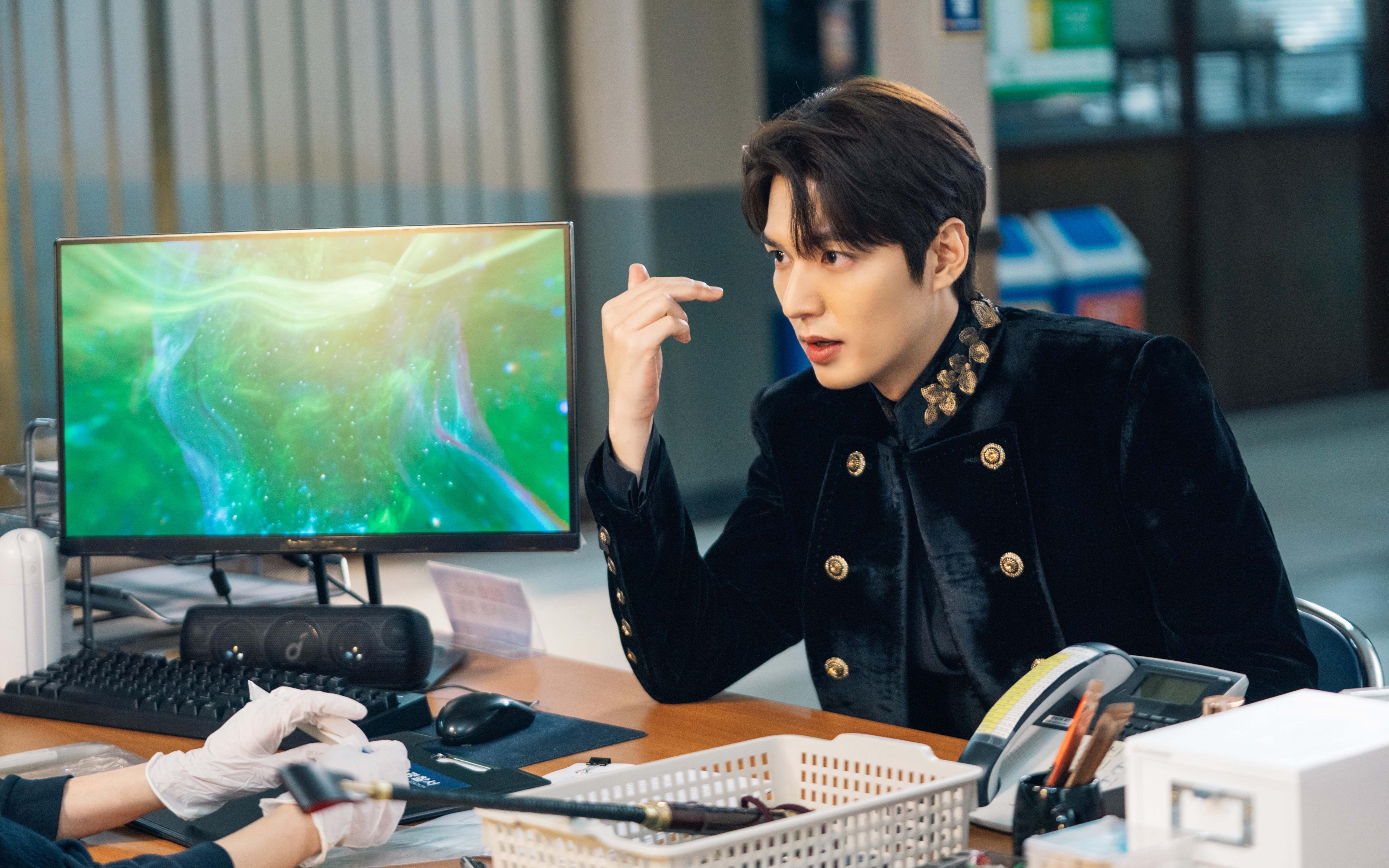 【搞笑】塞内加尔后卫滑倒后误打误撞完成助攻，塞内加尔怎么样